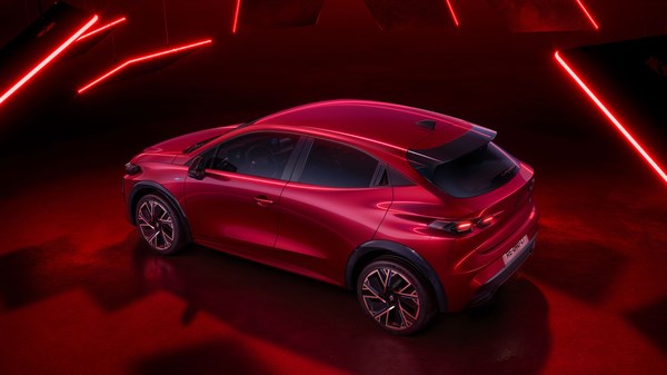 coupé profile enhanced by 18" wheels on the esprit Alpine version - Renault Clio